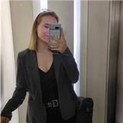 Soy una chica joven de 23 años que le encanta enseñar a niños. Se me da muy bien y tengo formación. Estaré encantada de ayudarte